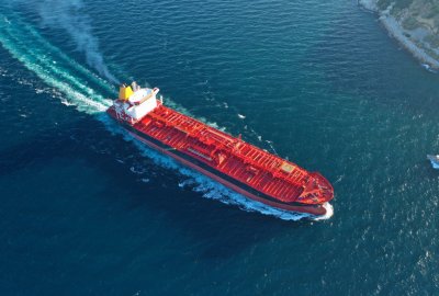Raport: Niemal 300 tankowców pływa pod fałszywą banderą