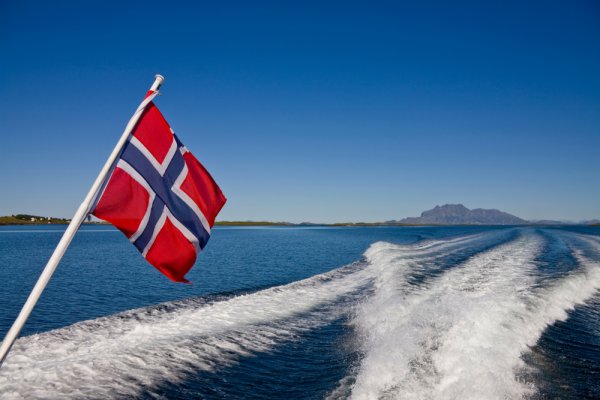 Zakaz żeglugi przez cieśninę Ormuz dla statków pod norweską banderą