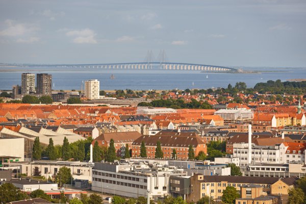 Obrady NATO w Helsingborgu, a cieśniną Sund suną statki rosyjskiej floty...
