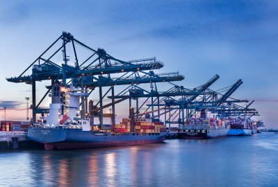 Wyciek ropy nadal blokuje port w Antwerpii