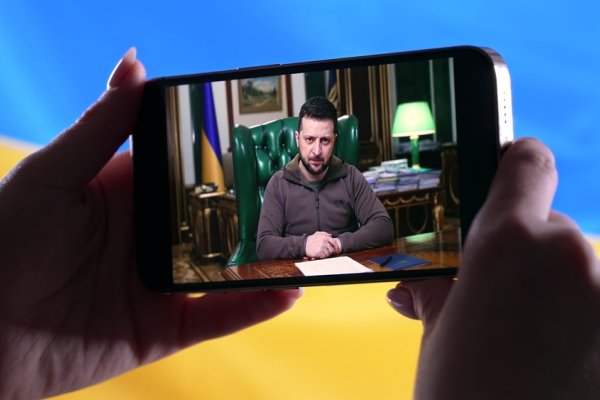 Zełenski wezwał UE do ujęcia transportu morskiego w kolejnym pakiecie sa...