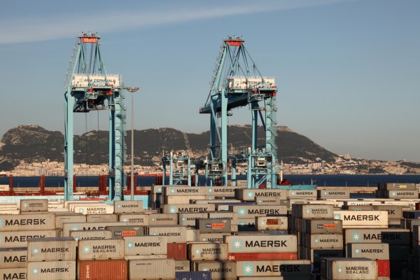 Port Algeciras odnotował wzrost przeładunków po spadkach na początku rok...