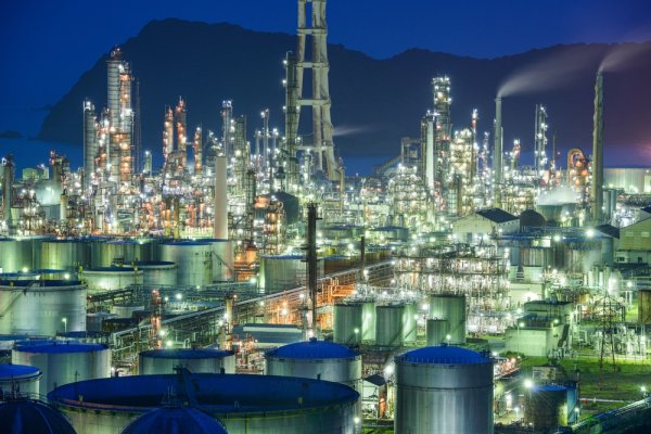 Japonia rozpoczęła uwalnianie rezerw ropy naftowej 