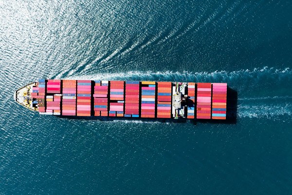 Ponad 20 statków handlowych przepłynęło przez Ormuz w ciągu doby