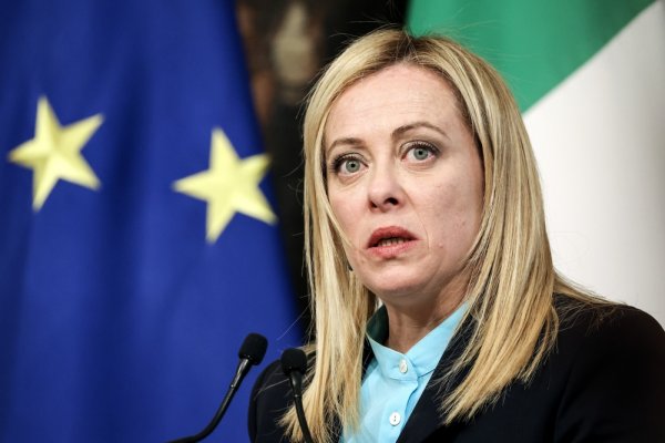 Na szczycie UE Meloni próbowała oddalić widmo interwencji w cieśninie Or...