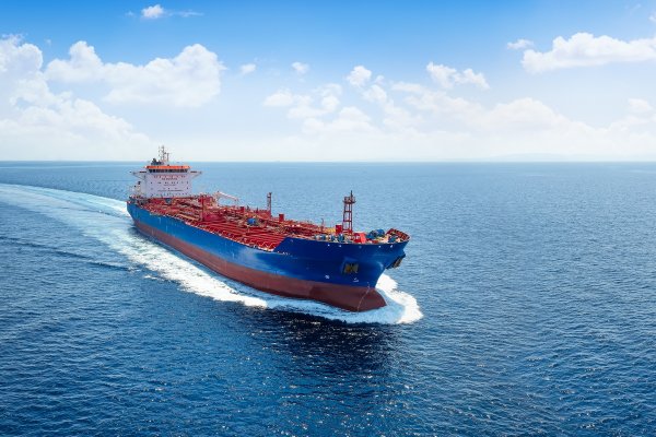 42 tankowce objęte sankcjami przepłynęły przez kanał La Manche