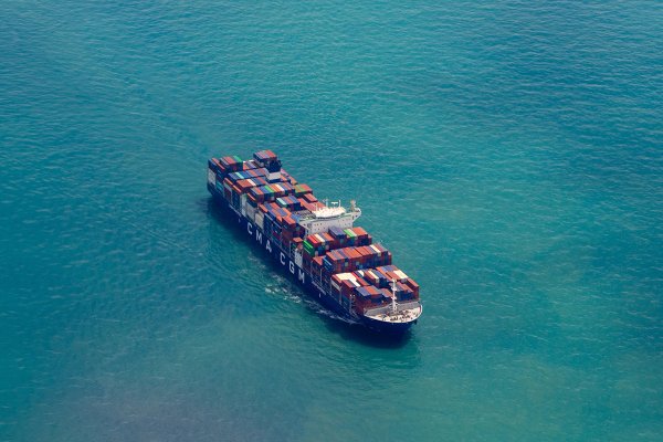 CMA CGM rozszerza tranzyt przez Morze Czerwone