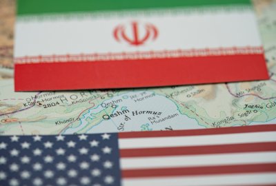 Trump ogłosił wstępne porozumienie pokojowe z Iranem i otwarcie Ormuzu...