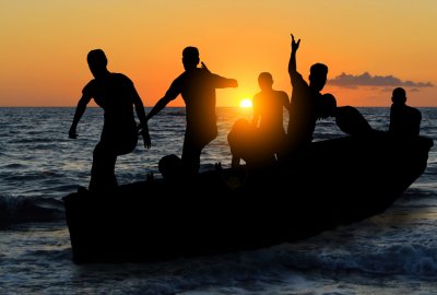 Libia uratowała 404 migrantów z 10 łodzi