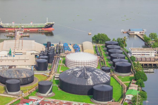 Rosja dostarczy Indonezji do 150 mln baryłek ropy w związku z wojną w Ir...