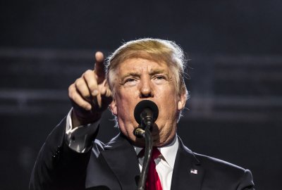 Trump zagroził Iranowi zniszczeniem, jeśli ponownie zamknie cieśninę Orm...