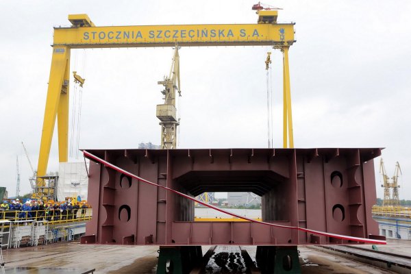 Akt oskarżenia za kontrakt na budowę promu, z którego została stępka...
