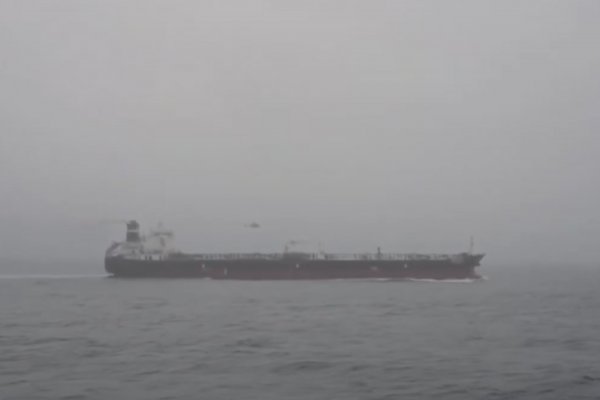 Kapitan tankowca z rosyjskiej floty cieni zwolniony z aresztu po przesłu...