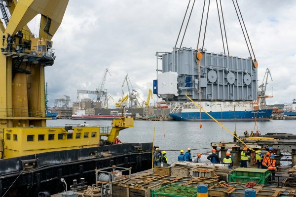 Na budowę magazynu energii PGE dotarł kluczowy transformator
