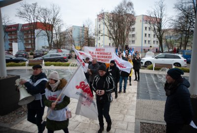 Pikieta w Ustce przeciwko likwidacji Urzędu Morskiego w Słupsku