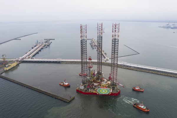 Rozpoczęło się holowanie platformy Petro Giant należącej do Lotos Petrobaltic