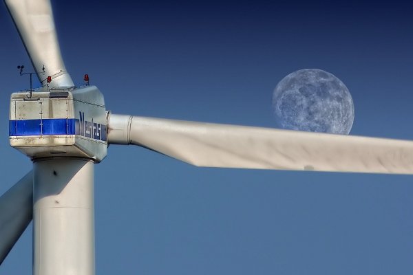 Autonomiczne drony pomogą w inspekcji i naprawach morskich farm wiatrowych