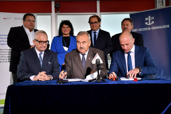 Umowa na przystosowanie terminalu promowego do obsługi transportu intermodalnego
