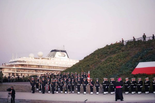 Czy powinno się przywrócić salut banderą przy Westerplatte na wszystkich statkach?