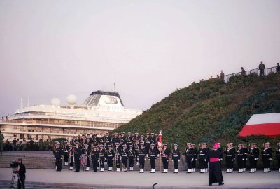 Czy powinno się przywrócić salut banderą przy Westerplatte na wszystkich...