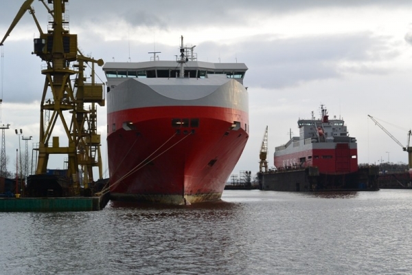 Trwa remont dwóch samochodowców w stoczni Gryfia