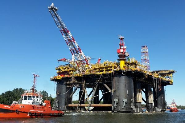 Platforma FPF-1 wyholowana ze stoczni Remontowa SA na ostatnie próby