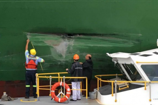 Kontenerowiec uderzył w ścianę śluzy Kanału Panamskiego