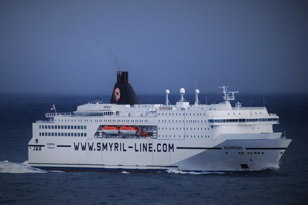 Coraz więcej osób podróżujących na Islandię wybiera prom