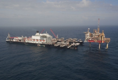 Platforma MOPU Yme zdemontowana przez największy statek świata