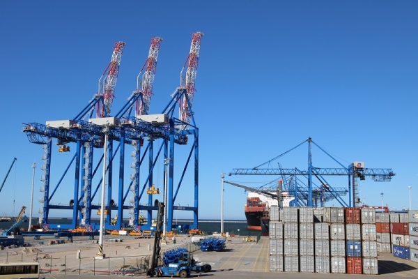 Do DCT dotarł ostatni transport z najnowocześniejszymi w Europie suwnicami STS