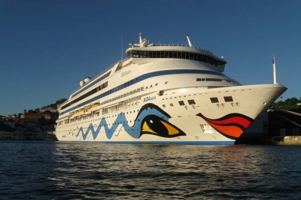 Ewakuacja pasażera z pokładu wycieczkowca