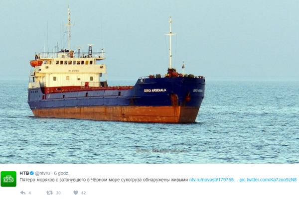 Rosja: Zatonął statek z 12-osobową załogą. Jedną osobę uratowano
