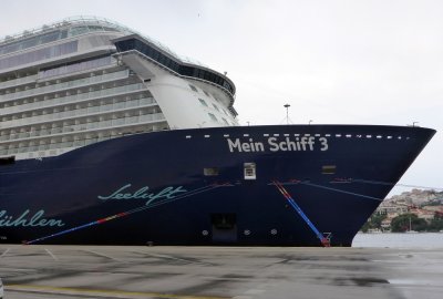 Wycieczkowiec Mein Schiff 3 zderzył się z dwoma kontenerowcami