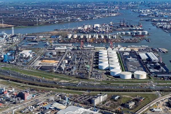Port w Rotterdamie traci 20 procent ruchu przeładunkowego