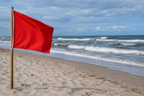 Na kąpielisku w Kołobrzegu zakaz wchodzenia do wody