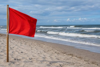 Na kąpielisku w Kołobrzegu zakaz wchodzenia do wody