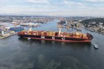 Port Gdynia po raz pierwszy przyjął kontenerowiec o długości blisko 400 ...