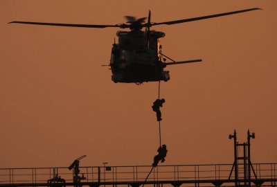 Włoscy żołnierze weszli na pokład tankowca z rosyjskiej floty cieni