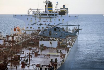 Sankcjonowane tankowce omijają Kanał La Manche. Wybierają dłuższą trasę....