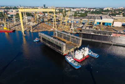 W Szczecnie zwodowano trzeci moduł 240-metrowego doku pływającego