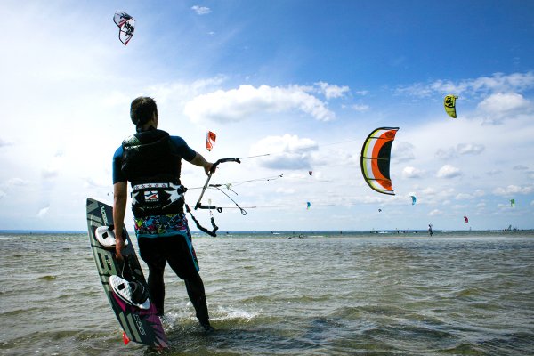 Chałupy w sezonie stają się stolicą polskiego surfingu
