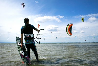 Chałupy w sezonie stają się stolicą polskiego surfingu