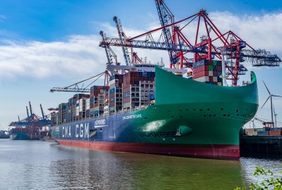 Pierwsze zawinięcie CMA CGM Notre Dame do portu w Hamburgu