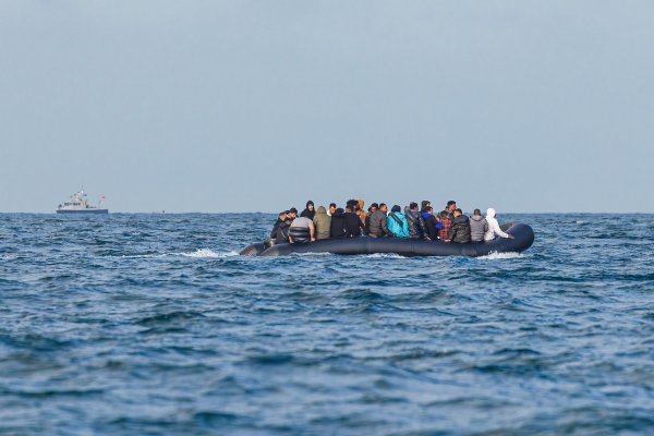 230 migrantów na jednym pontonie dopłynęło do Wielkiej Brytanii