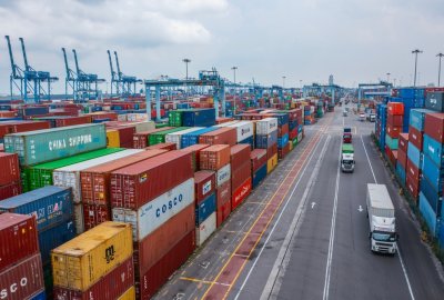 Zatory w chińskich portach skutecznie usunęły z rynku około 1,7 mln TEU...