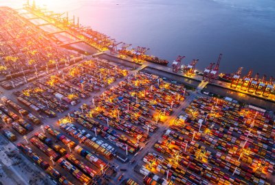 2,3 mln TEU poza rynkiem. Zatory portowe ograniczają realną podaż statkó...
