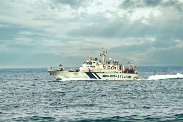 22 osoby zaginęły po zatonięciu masowca u wschodnich wybrzeży Indii