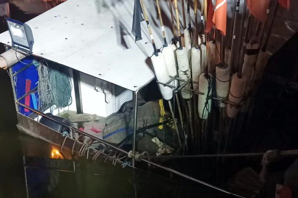 Kuter tonął w porcie Łeba. Do akcji ruszyli ratownicy SAR i straż pożarn...