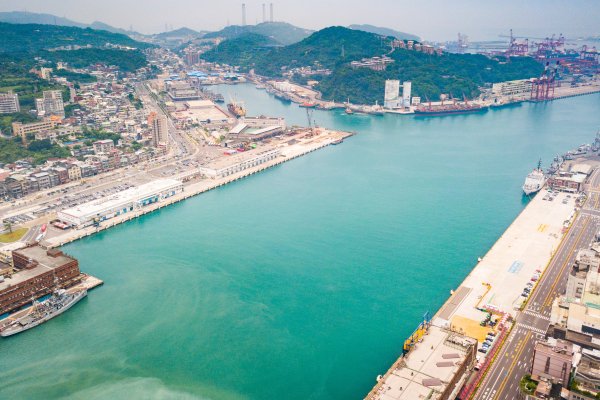 Tajwan: Mężczyzna, który wpłynął motorówką do Tajpej, to kapitan marynarki wojennej ChR...